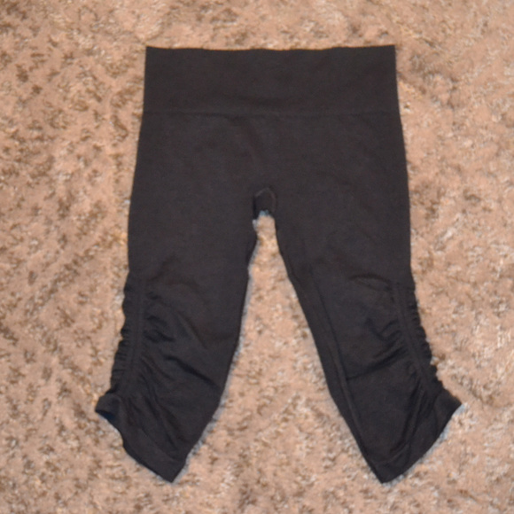 Lululemon 4/6 In the Flow Crop Capri - Picture 3 of 5